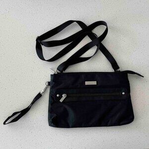 Baggallini Black Crossbody Bag with Wristlet (EUC)